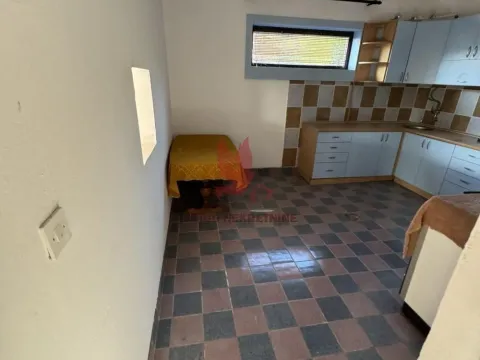 Rent, office space, 120m², Mladenovac, Beograd - image 10