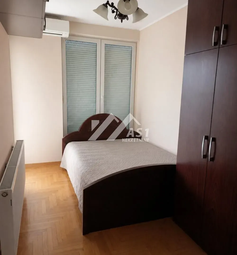 Izdavanje, trosoban stan, 73m², Centar, Novi Sad