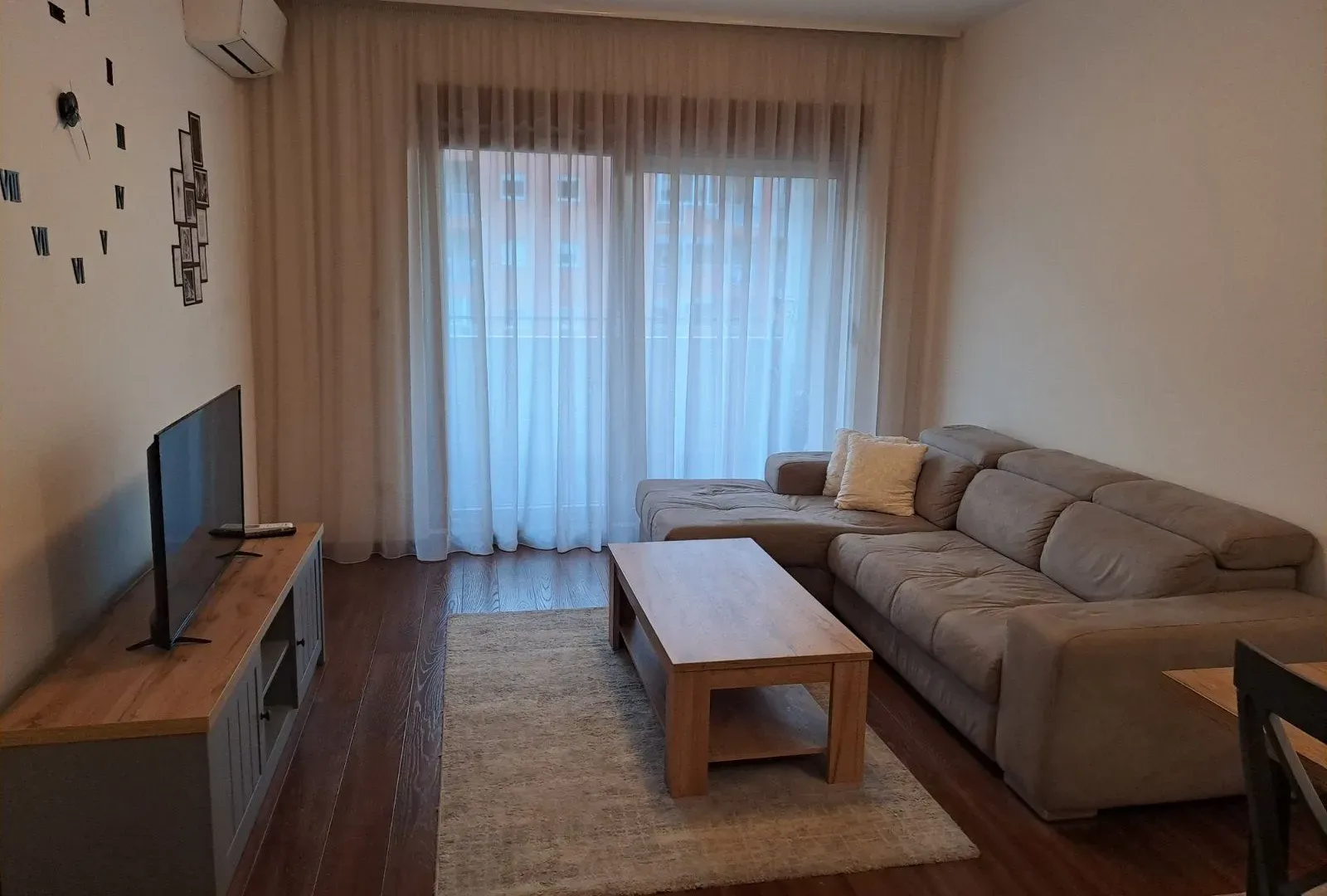 Izdavanje, jednosoban stan, 50m², Master Kvart, Podgorica