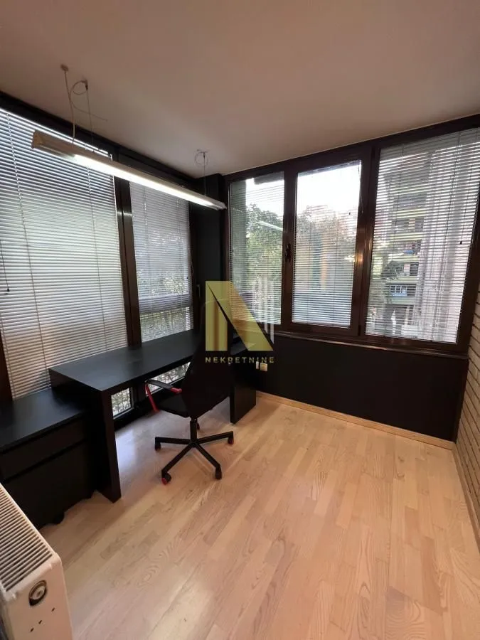 Izdavanje, trosoban stan, 100m², Liman 4, Novi Sad Sve Podlokacije