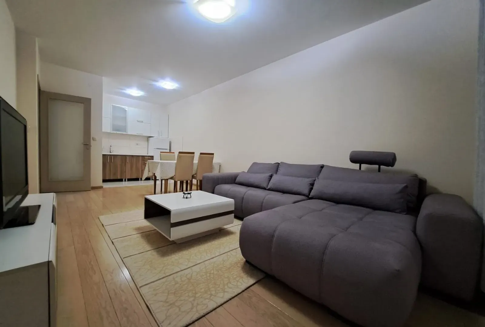 Izdavanje, jednosoban stan, 47m², City Kvart, Podgorica