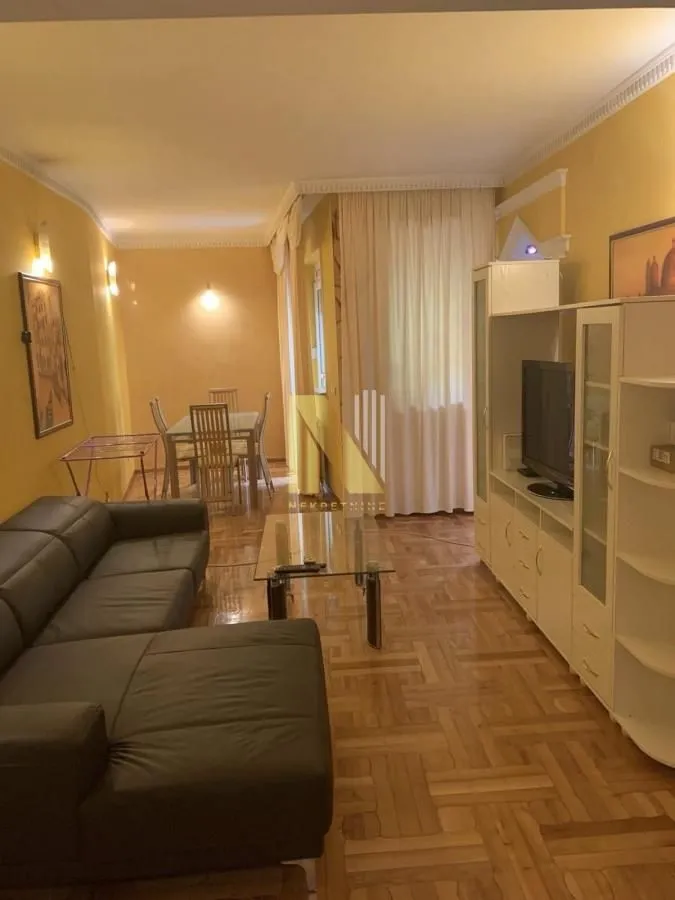 Izdavanje, dvosoban stan, 64m², Centar, Novi Sad