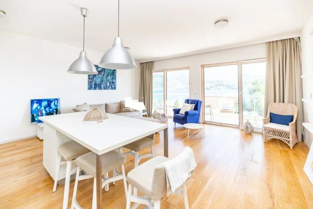 Prodaja, dvosoban stan, 118m², Njivice, Herceg Novi