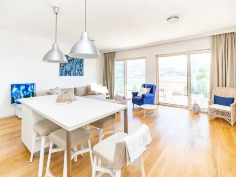 Prodaja, dvosoban stan, 118m², Njivice, Herceg Novi - image 3