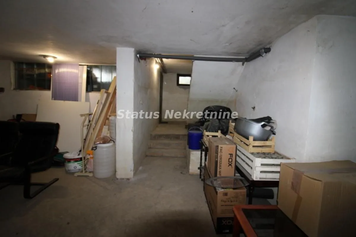 Prodaja, kuća, 330m², Čenej, Novi Sad Sve Podlokacije