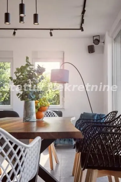 Izdavanje, kuća, 310m², Sremski Karlovci, Novi Sad