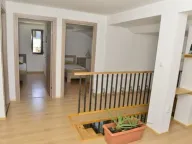 Izdavanje, četvorosoban stan, 208m², Tivat, Crna Gora - image 7