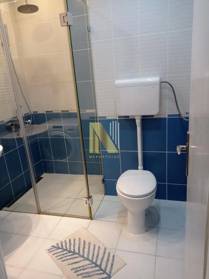 Izdavanje, trosoban stan, 82m², Centar, Novi Sad