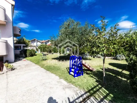 Izdavanje, kuća, 160m², Tološi, Podgorica - image 12