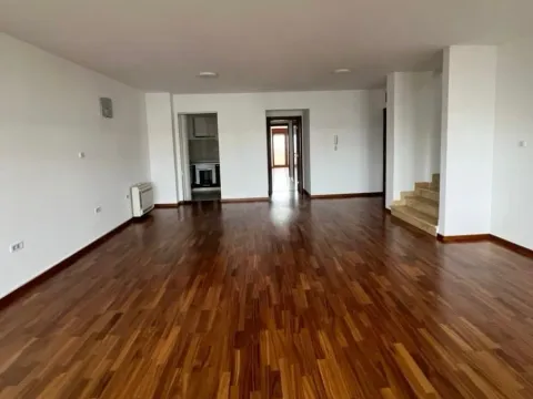 Prodaja, četvorosoban stan, 220m², Preko Morače, Podgorica - image 10