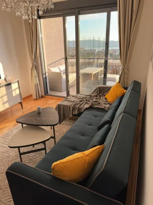 Izdavanje, dvosoban stan, 71m², Mažina, Tivat