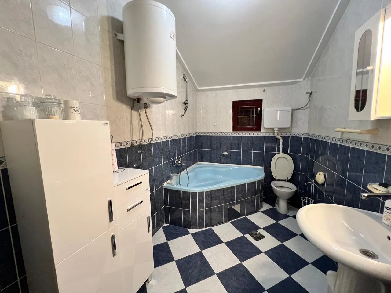 Rent, house, 200m², Donja Gorica, Podgorica