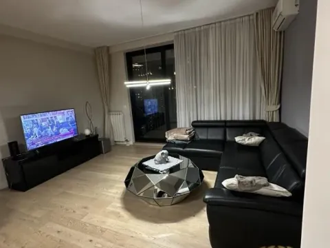 Izdavanje, trosoban stan, 84m², Savski Venac, Beograd - image 3