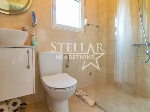 Izdavanje, kuća, 350m², Beri, Podgorica - image 12