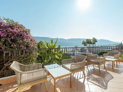 Izdavanje, kuća, 247m², Centar, Kotor - image 11