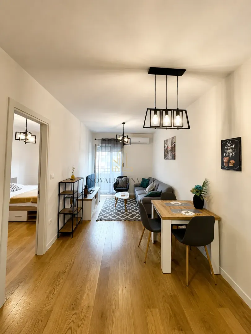 Prodaja, jednosoban stan, 40m², Central Point, Podgorica