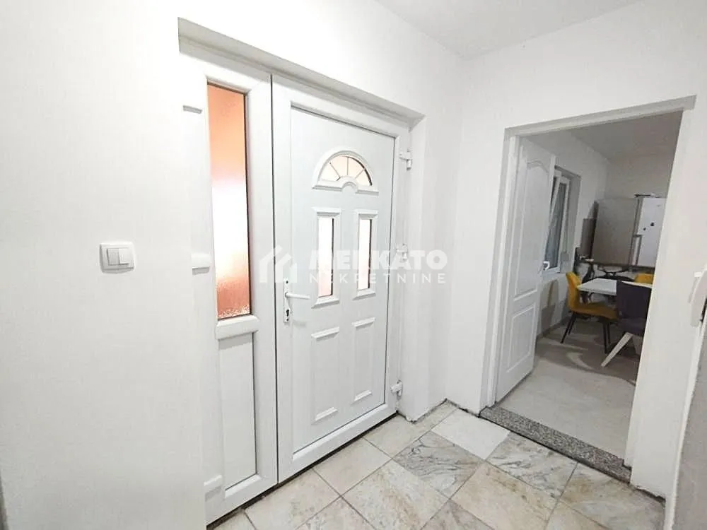 Izdavanje, trosoban stan, 55m², Centar, Zrenjanin