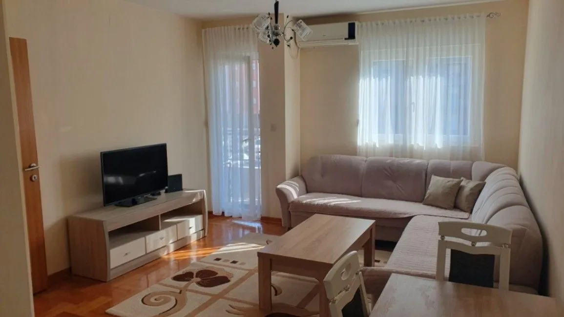 Izdavanje, dvosoban stan, 64m², Stari Aerodrom, Podgorica