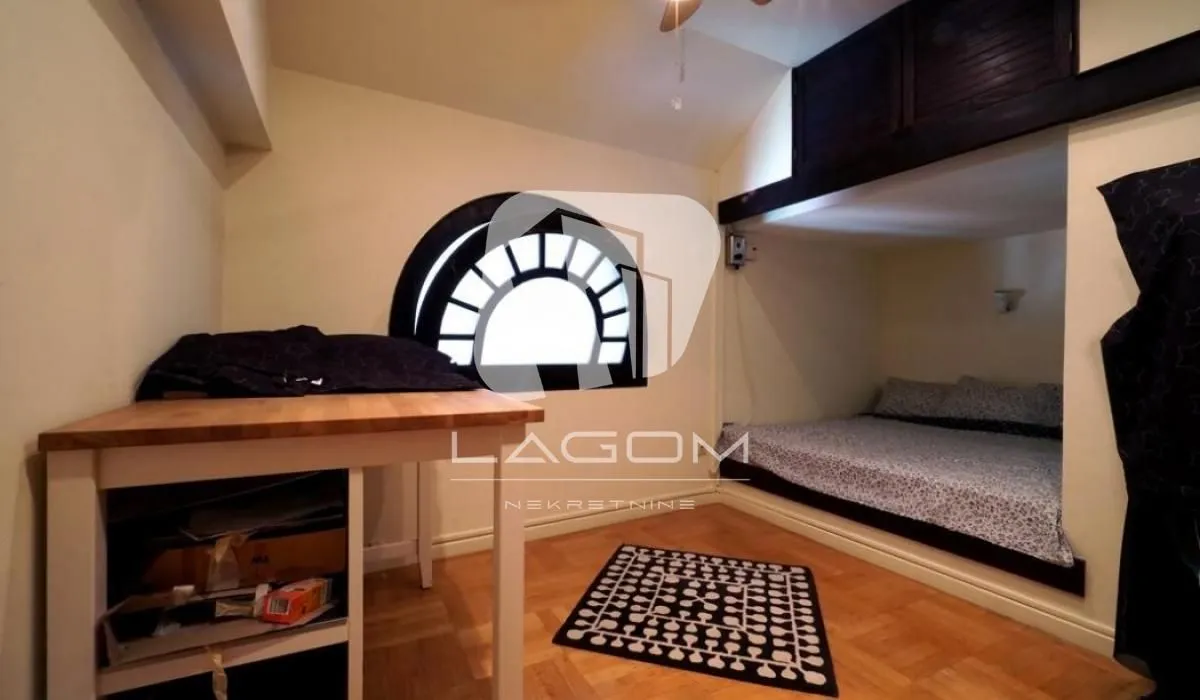 Prodaja, kuća, 418m², Zemun Centar, Zemun Sve Podlokacije