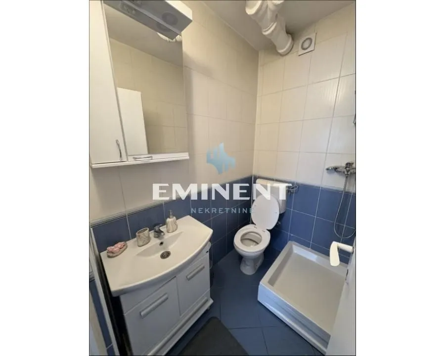 Izdavanje, trosoban stan, 70m², Novi Beograd Sve Podlokacije, Beograd