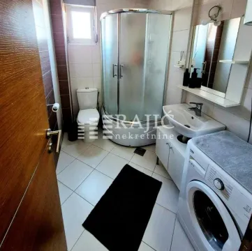 Smaller bathroom with a shower cabin, sink and washing machine. - image 6