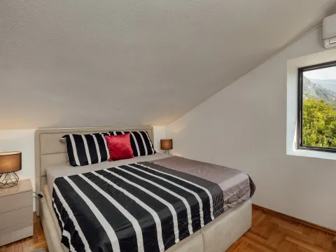 Sale, two bedroom apartment, 82m², Dobrota, Kotor - image 12