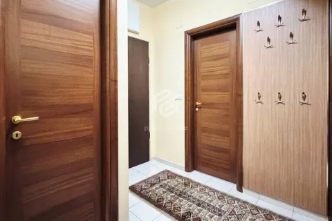 Rent, two bedroom apartment, 75m², City Kvart, Podgorica - image 12