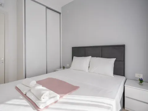 Rent, two bedroom apartment, 51m², Bečići, Budva - image 10