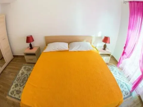 Rent, two bedroom apartment, 81m², Petrovac, Budva - image 11