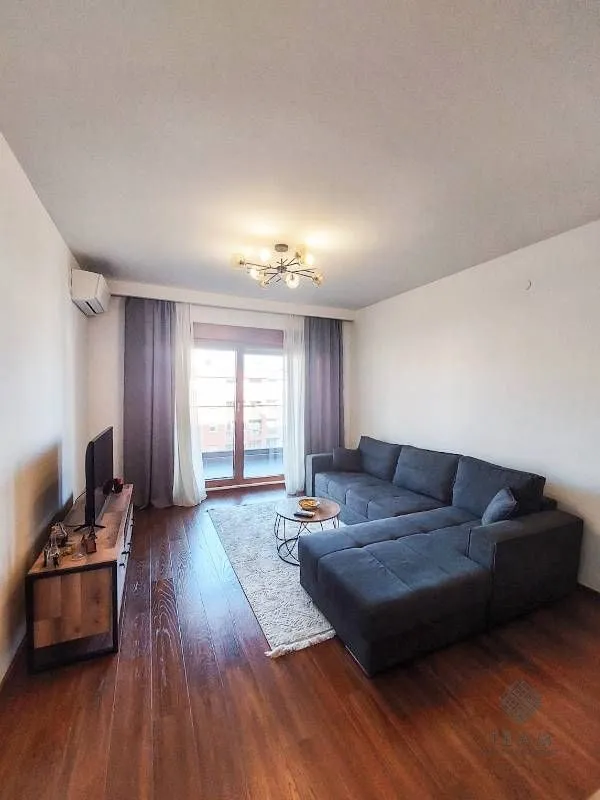 Izdavanje, jednosoban stan, 49m², Master Kvart, Podgorica