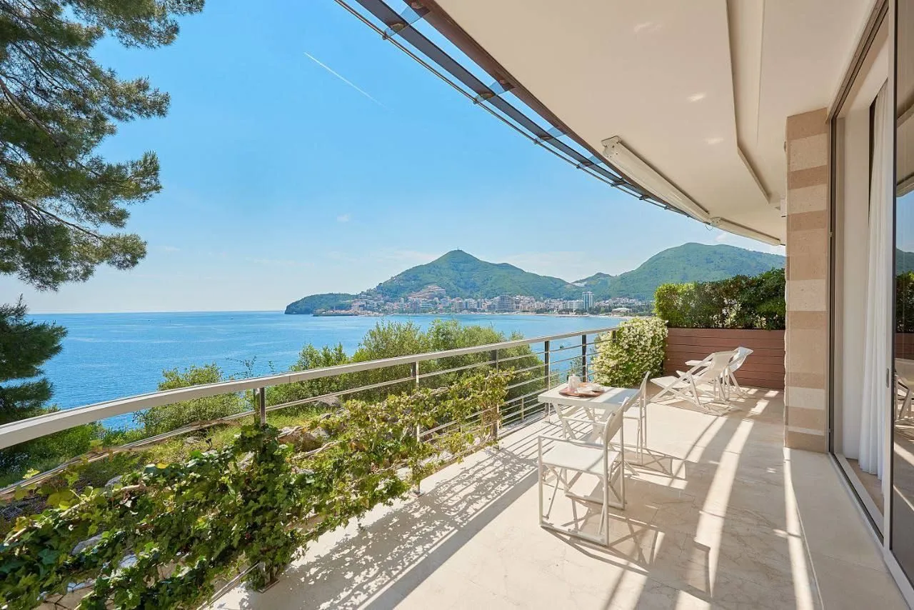 Izdavanje, dvosoban stan, 125m², Dukley Gardens, Budva
