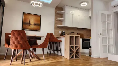 Izdavanje, trosoban stan, 90m², Kalimanj, Tivat - image 10