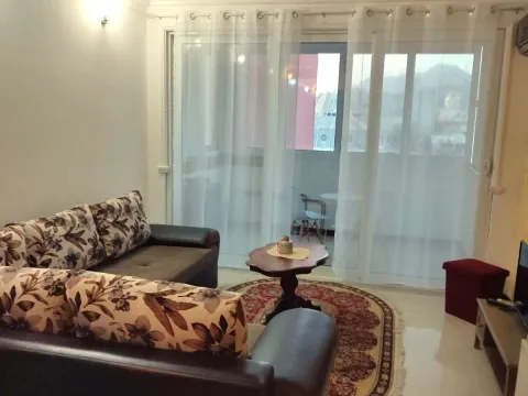 Izdavanje, jednosoban stan, 50m², Centar, Bar - image 2