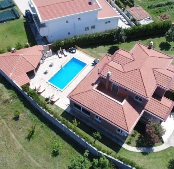 Izdavanje, kuća, 330m², Zeta, Podgorica