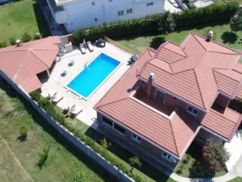 Izdavanje, kuća, 330m2, Zeta, Podgorica Izdavanje, kuća, 330m2, Zeta, Podgorica