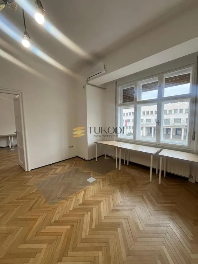 Prodaja, četvorosoban stan, 119m², Centar, Novi Sad