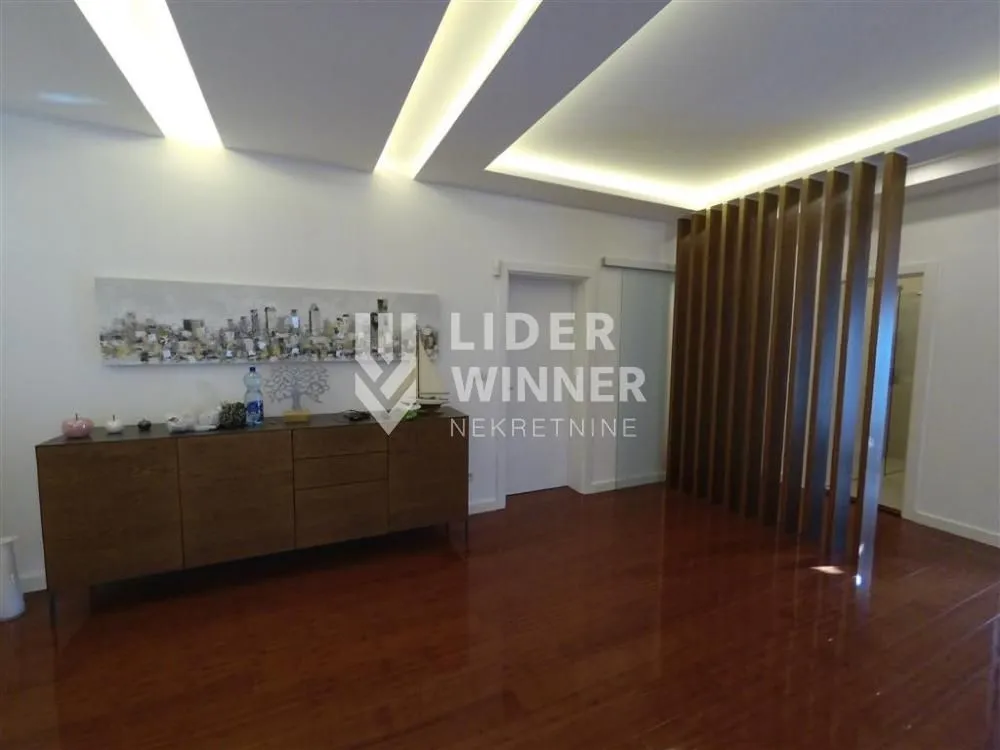 Prodaja, kuća, 203m², Centar, Ub