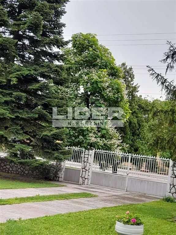 Prodaja, kuća, 347m², Baranda, Opovo