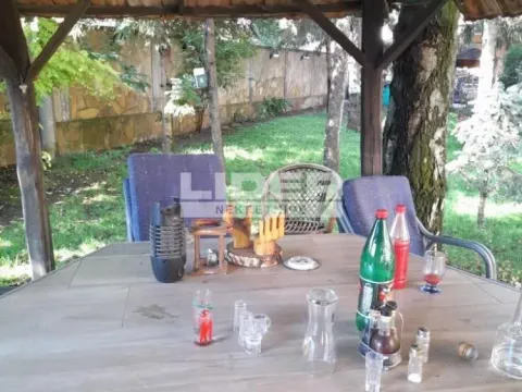 Izdavanje, kuća, 200m², Zemun Gornji Grad, Zemun Sve Podlokacije - image 11