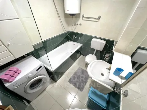 Rent, one bedroom apartment, 60m², Blok 6, Podgorica - image 9