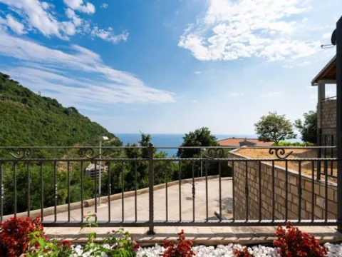 Izdavanje, kuća, 1m², Reževići, Budva