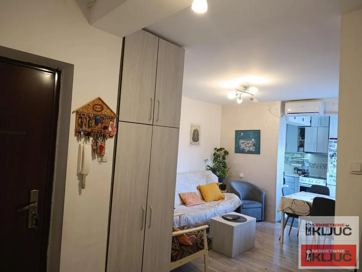 Prodaja, dvosoban stan, 50m², Avijatičarsko naselje, Novi Sad Sve Podlokacije