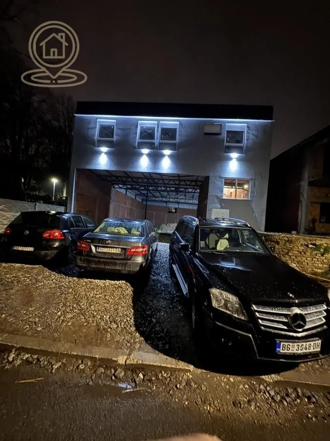 Izdavanje, poslovni prostor, 300m², Mali Mokri Lug, Zvezdara Sve Podlokacije