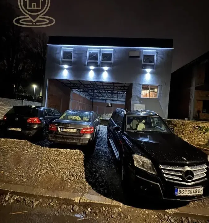 Izdavanje, poslovni prostor, 300m², Mali Mokri Lug, Zvezdara Sve Podlokacije