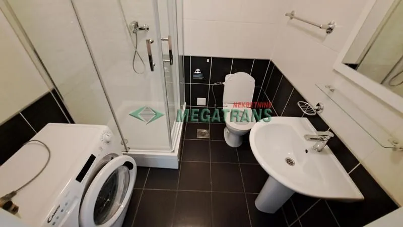 Izdavanje, dvosoban stan, 42m², Centar, Novi Sad