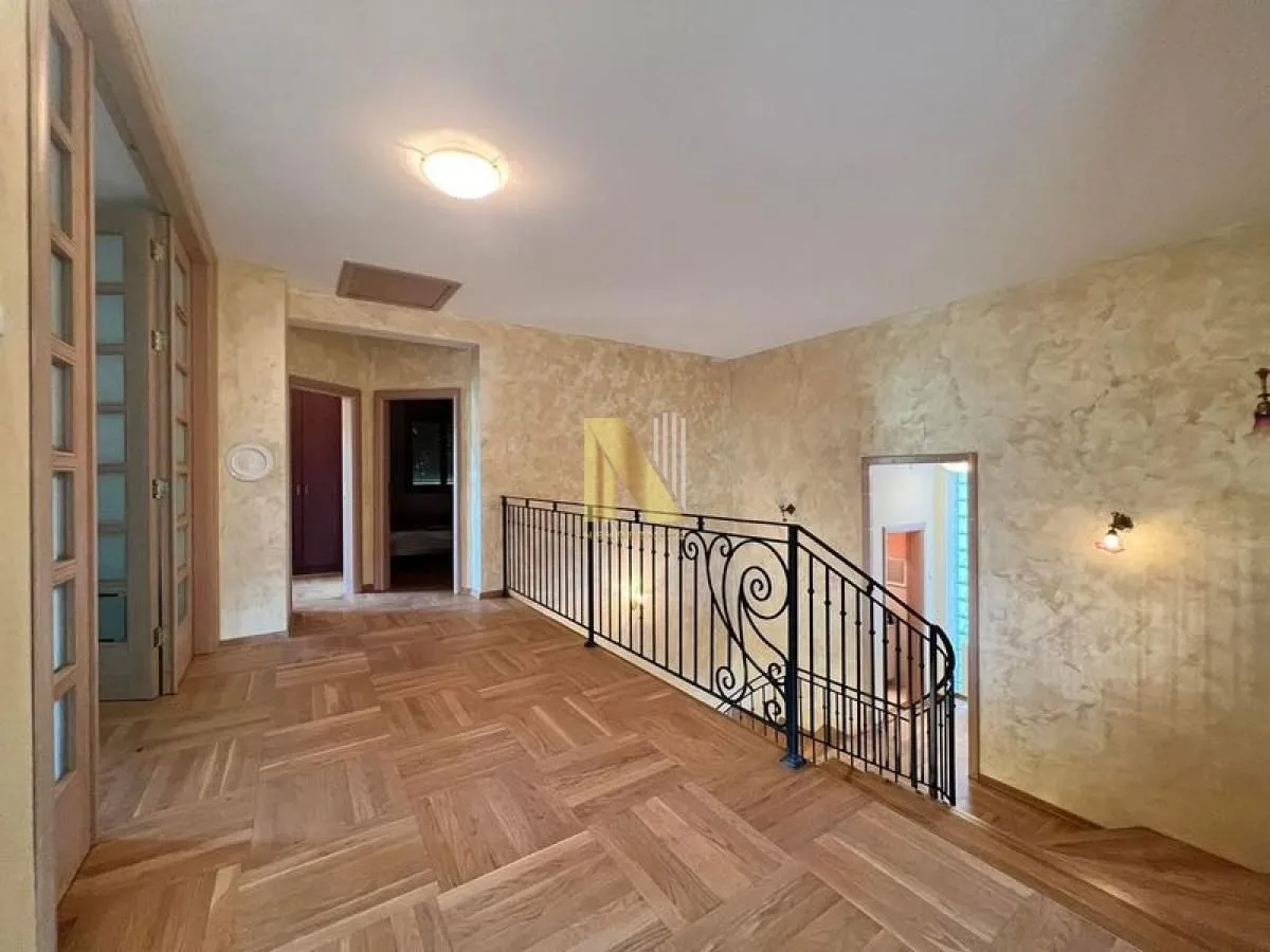 Prodaja, kuća, 450m², Sremska Kamenica, Petrovaradin
