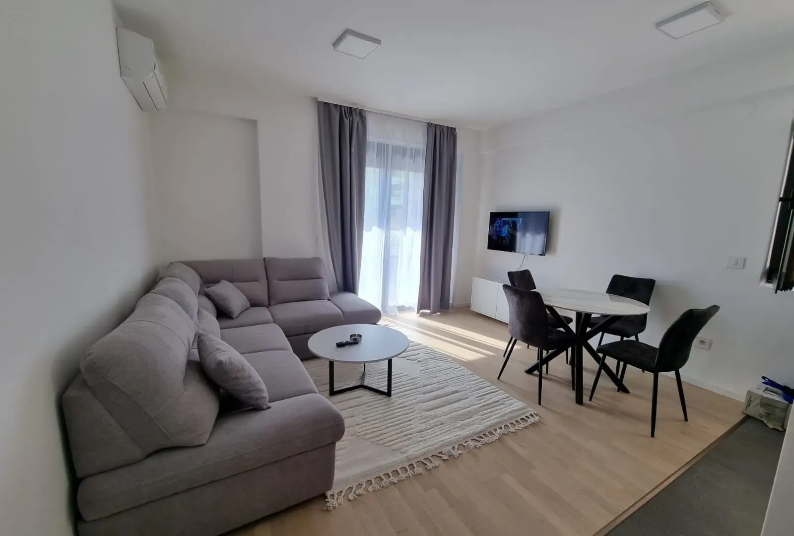 Izdavanje, jednosoban stan, 40m², Budva, Crna Gora
