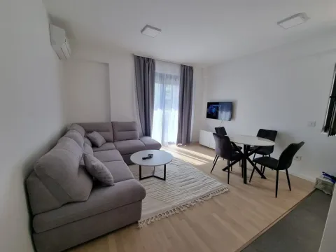 Izdavanje, jednosoban stan, 40m², Budva, Crna Gora