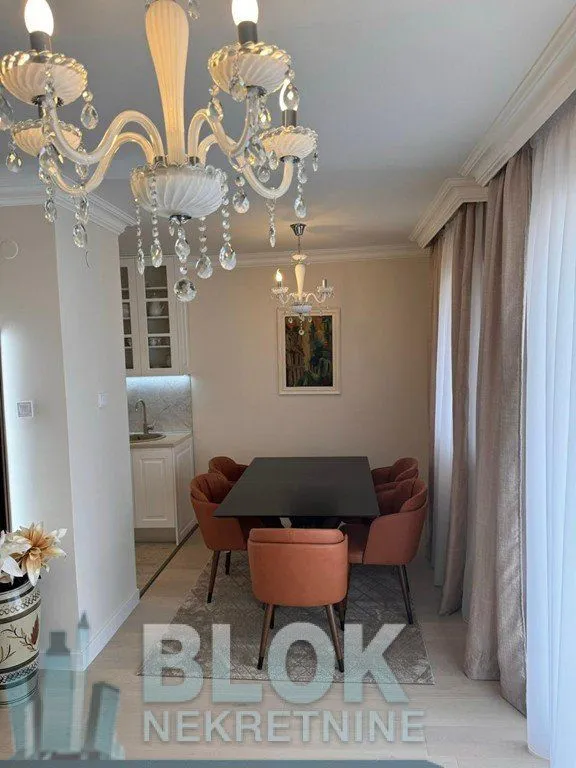 Izdavanje, trosoban stan, 100m², Centar, Podgorica