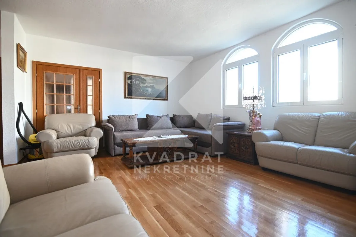 Rent, house, 400m², Zlatica, Podgorica